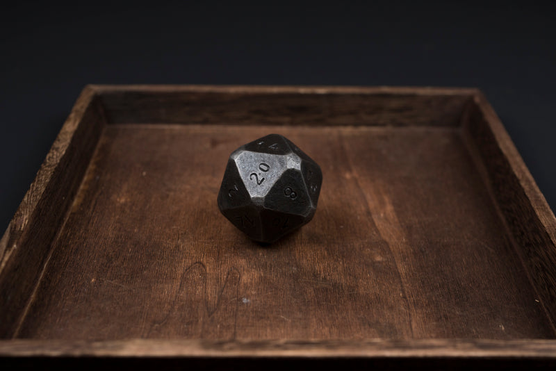 Handgeschmiedeter Chonky D20 Stahlwürfel 50mm