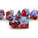 Ein Würfel aus Eis und Flammen 