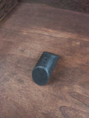 Handgeschmiedeter D1 Gimmick-Würfel aus Stahl